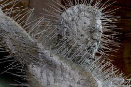 Die-Harder-by-David-Mach-detail-of-head-coat-hanger-sculpture.-Credit-Richard-Riddick-thedpc.com-smaller